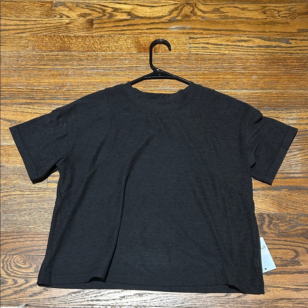 Elegant Black Women's Short Sleeve Tee - Picture 1 of 4